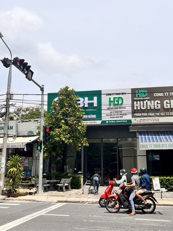 Bảng hiệu alu kết hợp chữ nổi sáng đèn nhiều loại